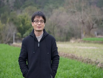 獨家訪談 | 東君：向內(nèi)走，觸及他們的記憶與欲望