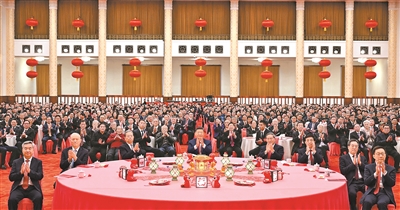 1月27日，中共中央、國(guó)務(wù)院在北京人民大會(huì)堂舉行2025年春節(jié)團(tuán)拜會(huì)。黨和國(guó)家領(lǐng)導(dǎo)人習(xí)近平、李強(qiáng)、趙樂際、王滬寧、蔡奇、丁薛祥、李希、韓正等同首都各界人士歡聚一堂、共迎佳節(jié)。新華社記者??謝環(huán)馳攝