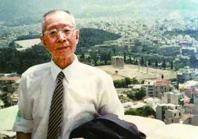 1986年，羅念生在雅典衛(wèi)城上