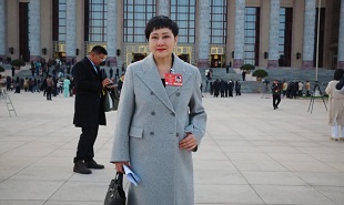 全國政協(xié)委員、中國文藝志愿者協(xié)會副主席、國家話劇院一級演員張凱麗