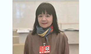 全國政協(xié)委員、中國視協(xié)副主席、上影集團編劇王麗萍