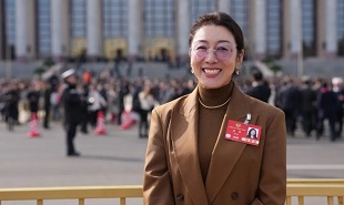 全國政協(xié)委員、北京市文聯(lián)副主席孟艷