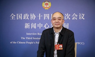 全國政協(xié)委員，中國作協(xié)副主席吳義勤