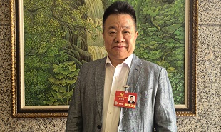 全國政協(xié)常委，中國作協(xié)副主席邱華棟