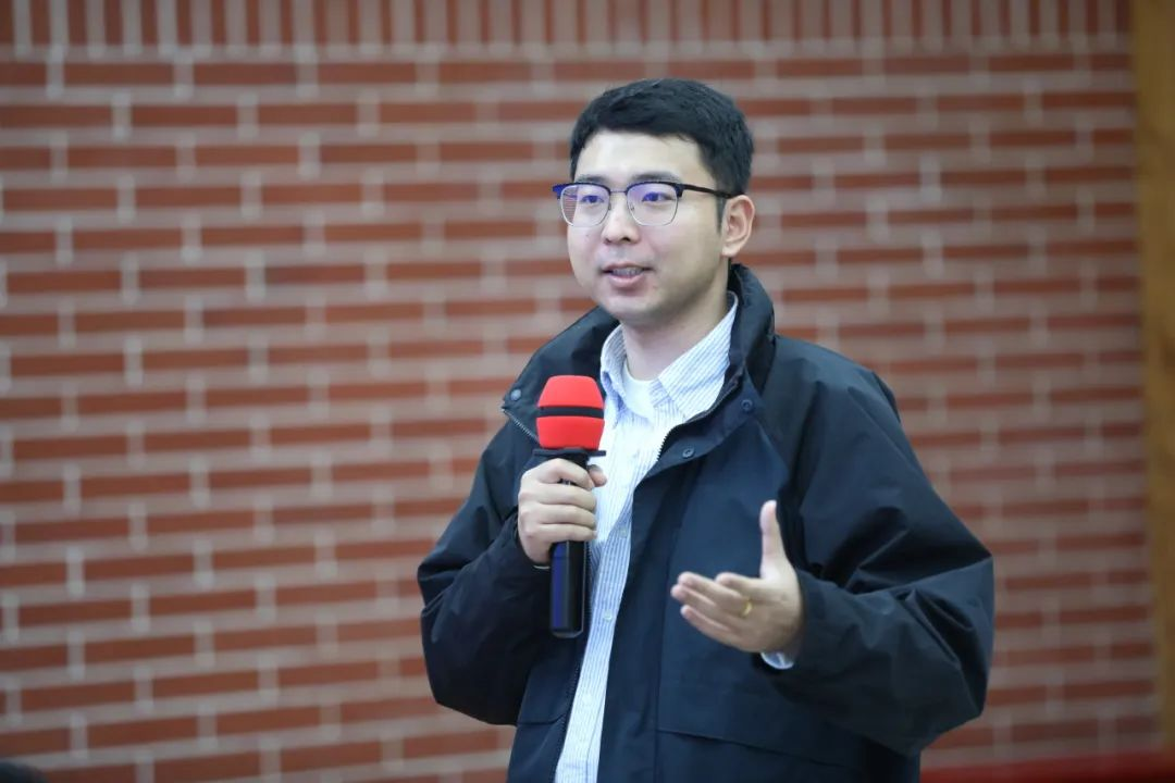 自由交流環(huán)節(jié)