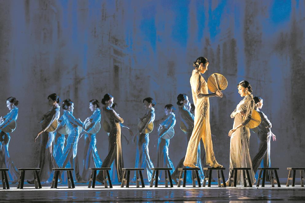 現(xiàn)象級舞劇《永不消逝的電波》的刪改提高版讓現(xiàn)場觀眾熱血沸騰。圖為該劇劇照。