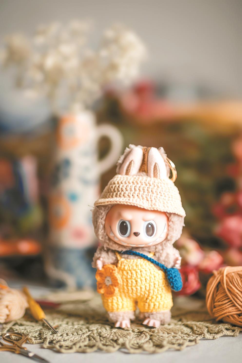 玩偶Labubu憑借“丑萌”的獨特設(shè)計迅速風靡全球。（圖源：視覺中國）