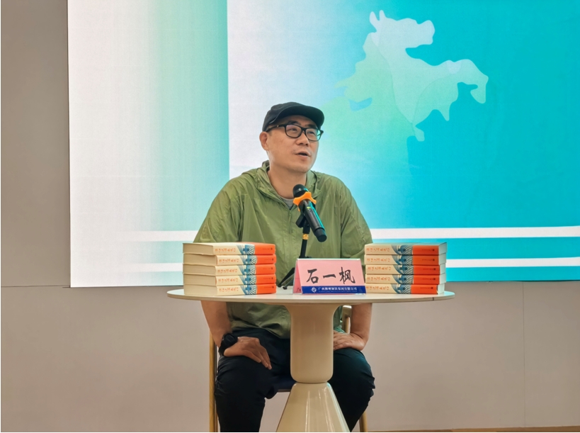 石一楓在防城港會(huì)場(chǎng)講課現(xiàn)場(chǎng)。（覃瀏榴 攝）