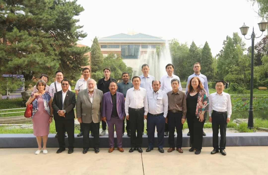 與會(huì)嘉賓合影