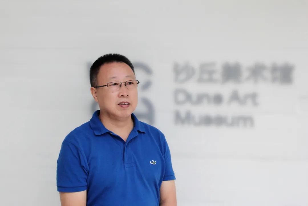 羅振亞，1963年出生，黑龍江訥河人，南開大學(xué)文學(xué)院教授，博士生導(dǎo)師，南開大學(xué)穆旦詩歌研究中心主任。