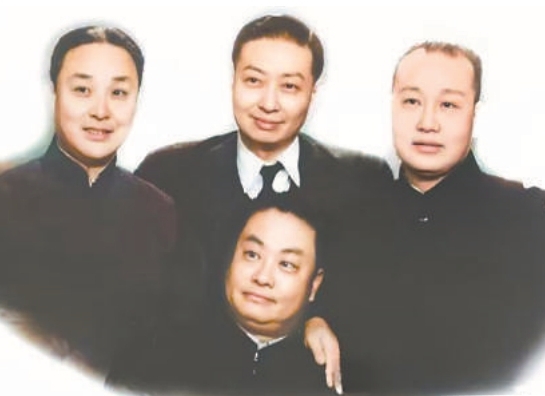 “四大名旦”的抗戰(zhàn)情懷　　抗戰(zhàn)時(shí)期，這四位京劇大師不與敵寇合作，不為敵人所利用，且以編演劇目借古喻今，展現(xiàn)了藝術(shù)家的高尚情操和民族氣節(jié)。[詳細(xì)]