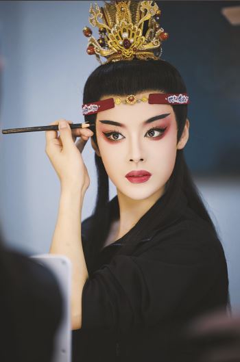 陳麗君首部原創(chuàng)大戲《我的大觀園》后臺(tái)照。