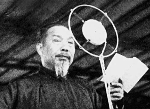 學(xué)者們的抗戰(zhàn)勝利時(shí)刻　　八十年前，當(dāng)日本投降的消息傳遍中國(guó)大地，不同境遇的學(xué)人以各自方式銘刻下這一歷史性時(shí)刻。[詳細(xì)]