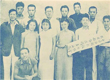 中國(guó)救亡劇團(tuán)的革命歷程　　烽火連天的抗戰(zhàn)歲月里，這支僅10余人的隊(duì)伍，以戲劇為武器，把舞臺(tái)當(dāng)戰(zhàn)場(chǎng)，跋山涉水，出生入死，在槍林彈雨的前沿陣地……[詳細(xì)]