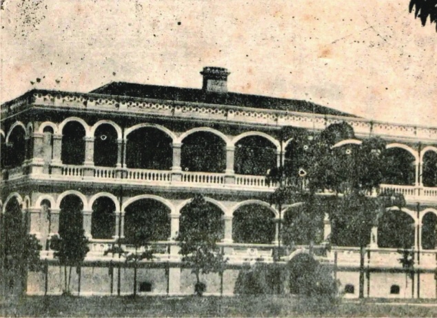 圖書(shū)館學(xué)家杜定友的“文化抗戰(zhàn)”　　為喚醒民智、振奮抗戰(zhàn)精神，杜定友還創(chuàng)新設(shè)立巡回書(shū)庫(kù)，改造舊戲臺(tái)為“民眾閱覽室"……[詳細(xì)]