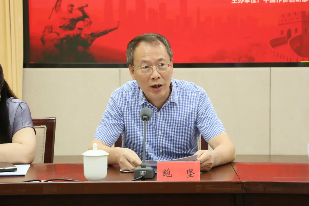 鮑堅(jiān)介紹紀(jì)念抗戰(zhàn)勝利80周年重點(diǎn)圖書和選題