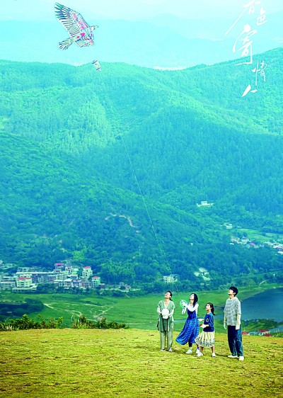 短篇網(wǎng)絡(luò)小說(shuō)日漸成為影視改編的重要IP來(lái)源。圖為根據(jù)網(wǎng)絡(luò)小說(shuō)《情人》改編的電視劇《春色寄情人》劇照。資料圖片