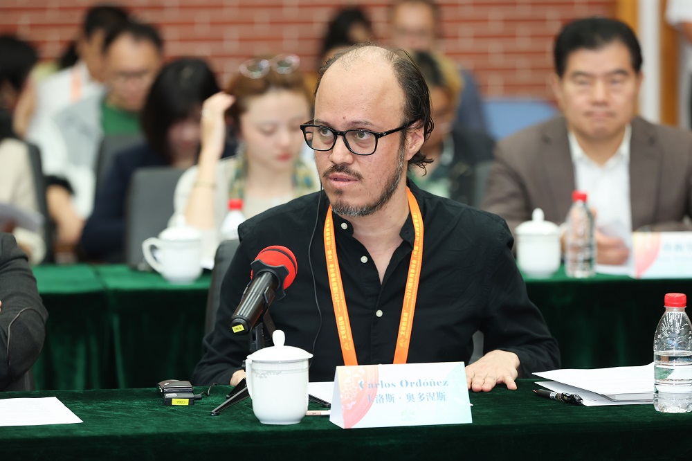 洪都拉斯詩(shī)人卡洛斯·奧多涅斯