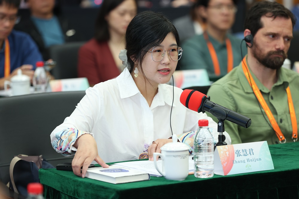 中國(guó)詩(shī)人張慧君