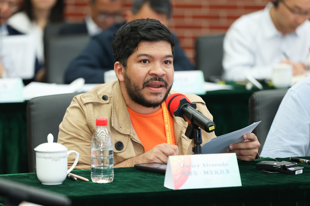 巴拿馬詩(shī)人哈維爾·阿爾瓦拉多