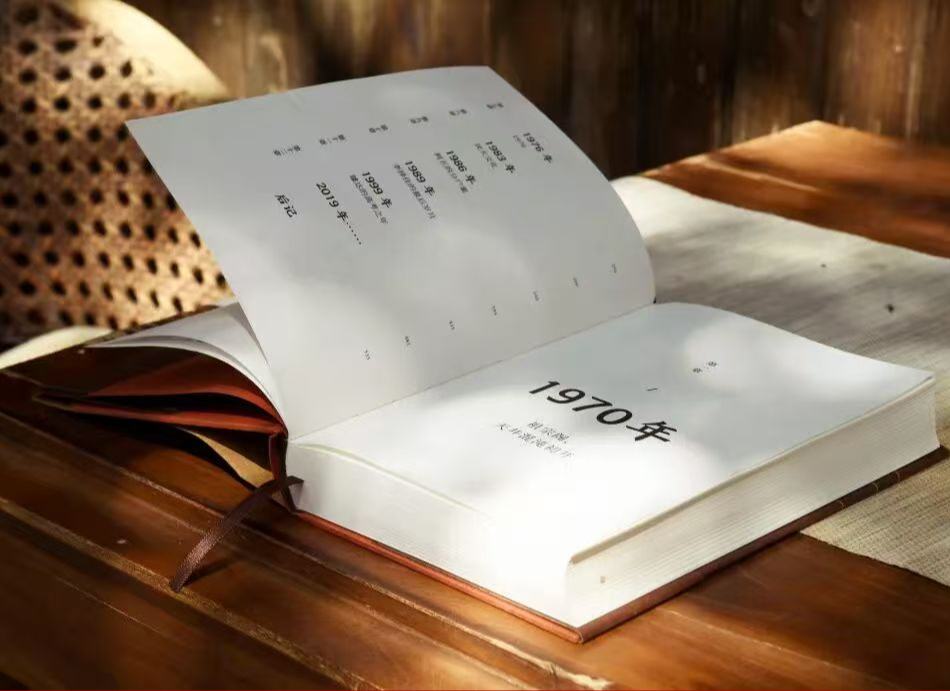 《璩家花園》：雅要雅得透，俗也要俗得透活躍在璩家花園里的各色人等構成了一個具體而微的市井社會，開啟了各自的市井人生。[詳細]