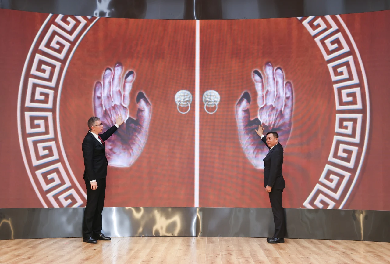 張宏森與弗拉季斯拉夫·赫姆斯特共同宣布“2025中俄文學(xué)周”正式啟動(dòng)