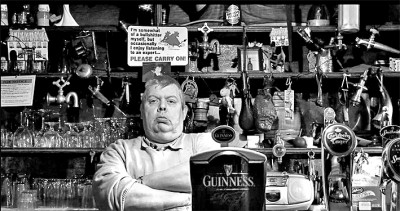 紀(jì)錄片《愛(ài)爾蘭酒館》中的畫(huà)面 資料圖片