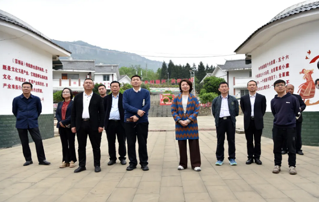 中國作家協(xié)會到黔西開展“深入生活、扎根人民”新時代文學(xué)實踐點授牌暨全國文學(xué)名家走進貴州主題實踐活動