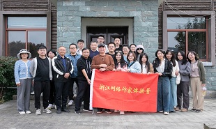 網(wǎng)絡(luò)作家赴實(shí)踐點(diǎn)采風(fēng)