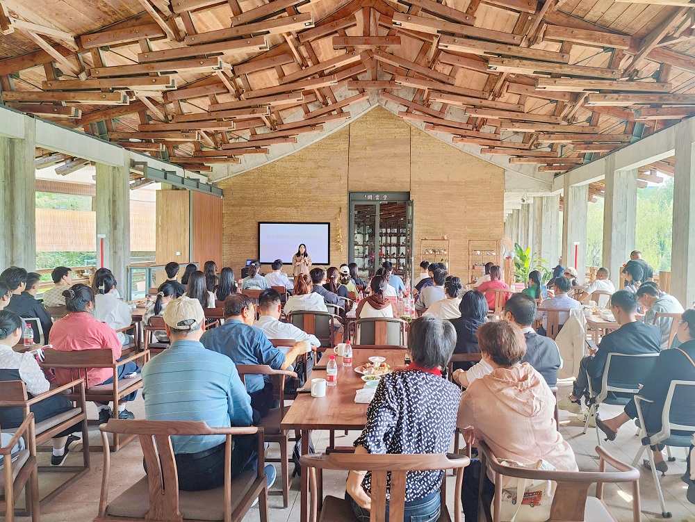 知名網(wǎng)絡(luò)作家蔣離子赴臨安作文學(xué)講座