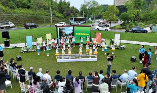 草地音樂朗誦詩會