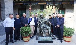 2025年著名作家“杏花村汾酒文化采風(fēng)團(tuán)”一行走進(jìn)賈家莊