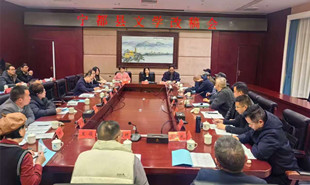 采風(fēng)團(tuán)一行與寧都本土作者舉辦改稿會(huì)