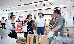 采風團了解南川區(qū)中醫(yī)藥產(chǎn)業(yè)發(fā)展