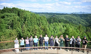 采風團感受“天然氧吧”的魅力