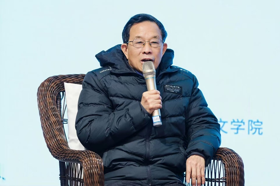 圖片包含 人, 男人, 女人, 穿著

AI 生成的內(nèi)容可能不正確。