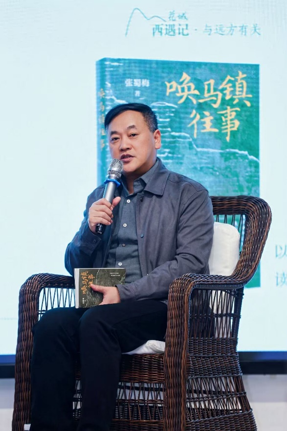 穿著西裝筆挺的男子與配字

AI 生成的內(nèi)容可能不正確。