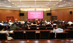 《星星》詩(shī)刊主編龔學(xué)敏來(lái)大足分享創(chuàng)作理念