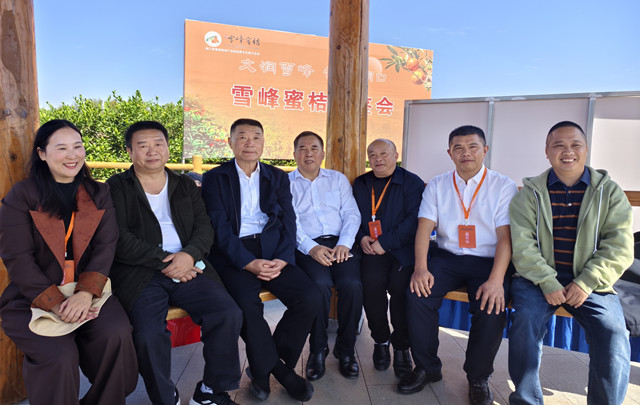 中國(guó)作家新時(shí)代文學(xué)實(shí)踐點(diǎn)在洞口簽約授牌