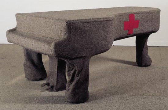 博伊斯，《鋼琴滲透》 ，圖片來(lái)自網(wǎng)絡(luò)