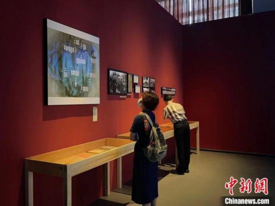 展覽現(xiàn)場(chǎng)?！⊥τ?攝