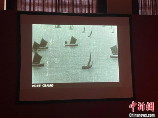 耳熟能詳?shù)摹稘O光曲》在現(xiàn)場(chǎng)播放?！⊥τ?攝