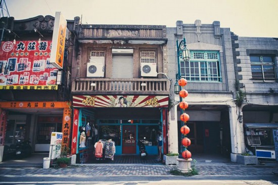 張信哲出生在中國臺灣云林縣的西螺古鎮(zhèn)。