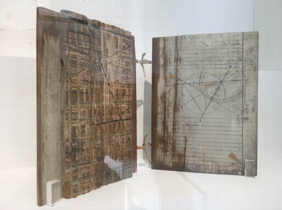 安琪拉·歐其賓迪，《版（板）》