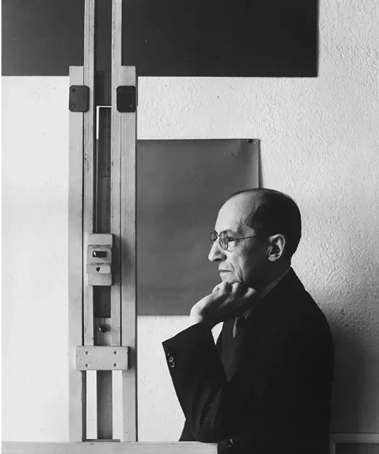 1942年，蒙德里安在紐約工作室