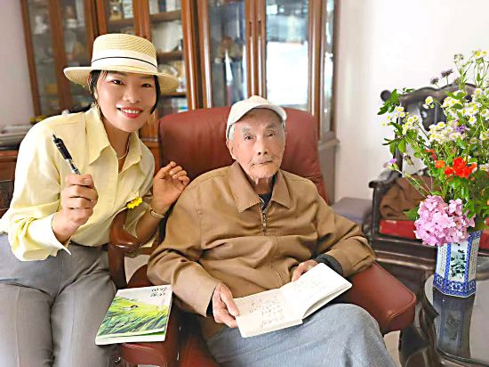 2024年6月1日，作者唐池子（左一）與圣野合照